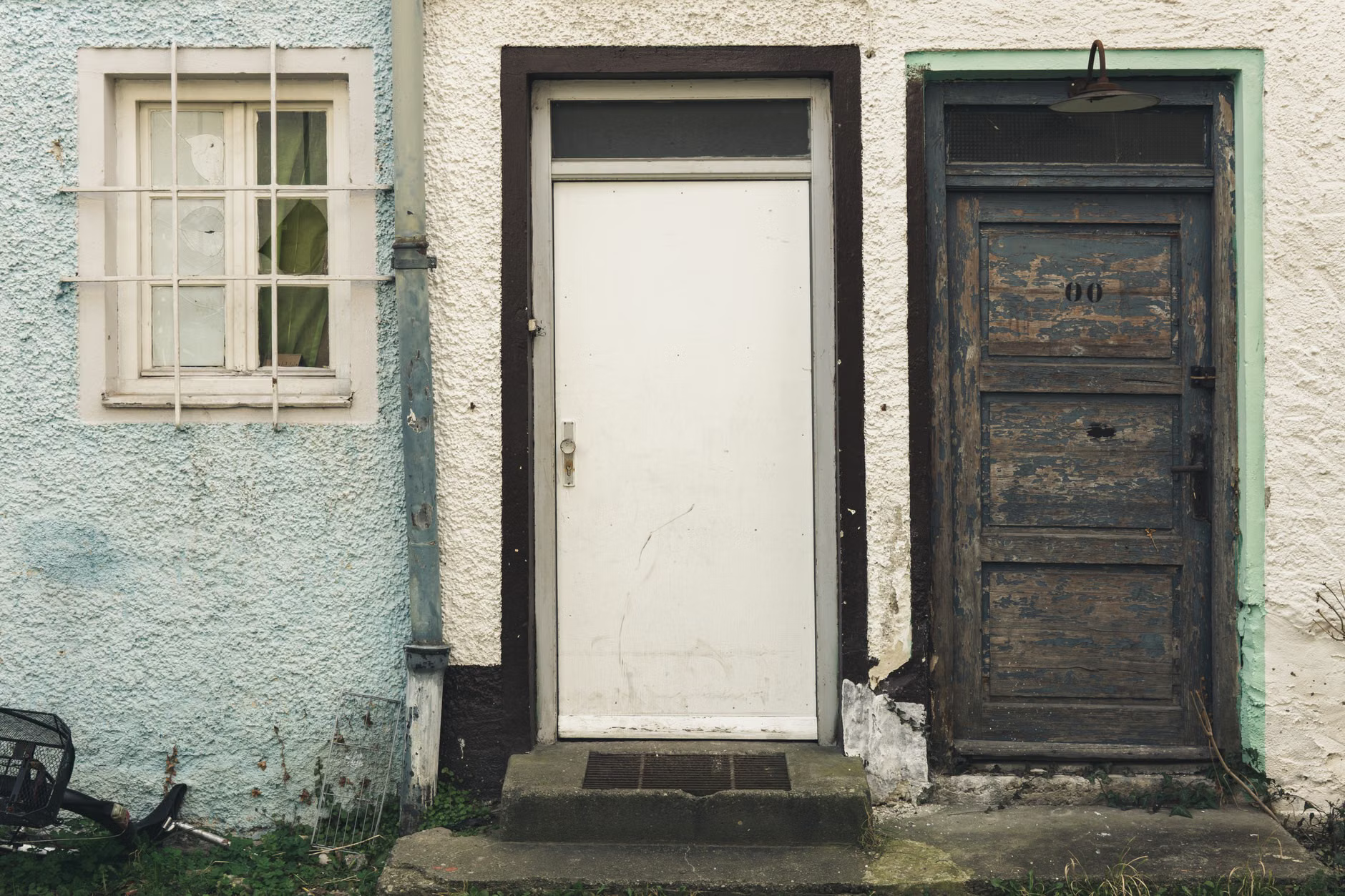 unmarked door bar